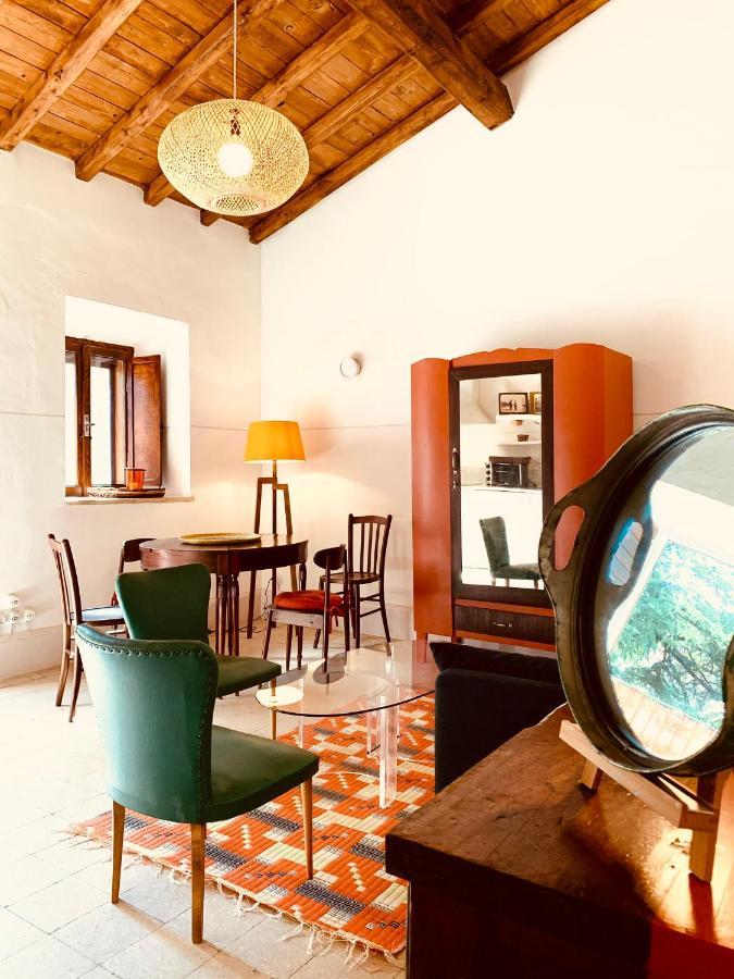 Casette Rosse Nel Borgo Medievale Di Fossanova Latina Exterior foto